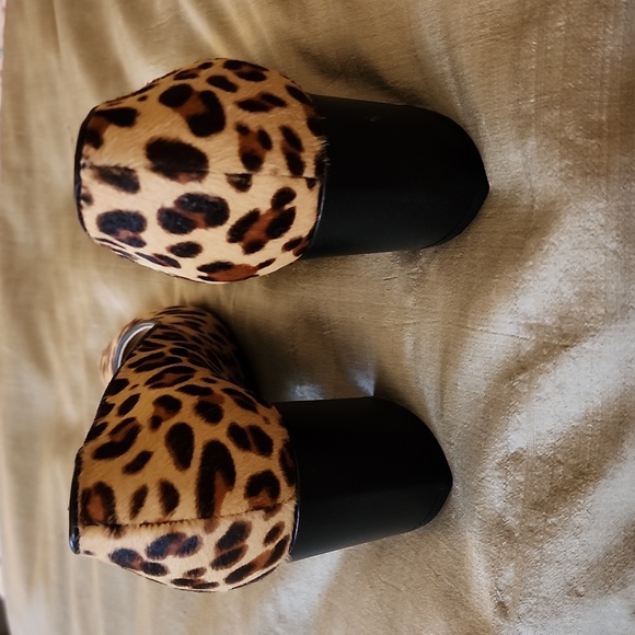 Marc Fisher Leopard Print, 2.5" Heels. NWOT. Sz 9. Beige Multi. - Picture 3 of 6